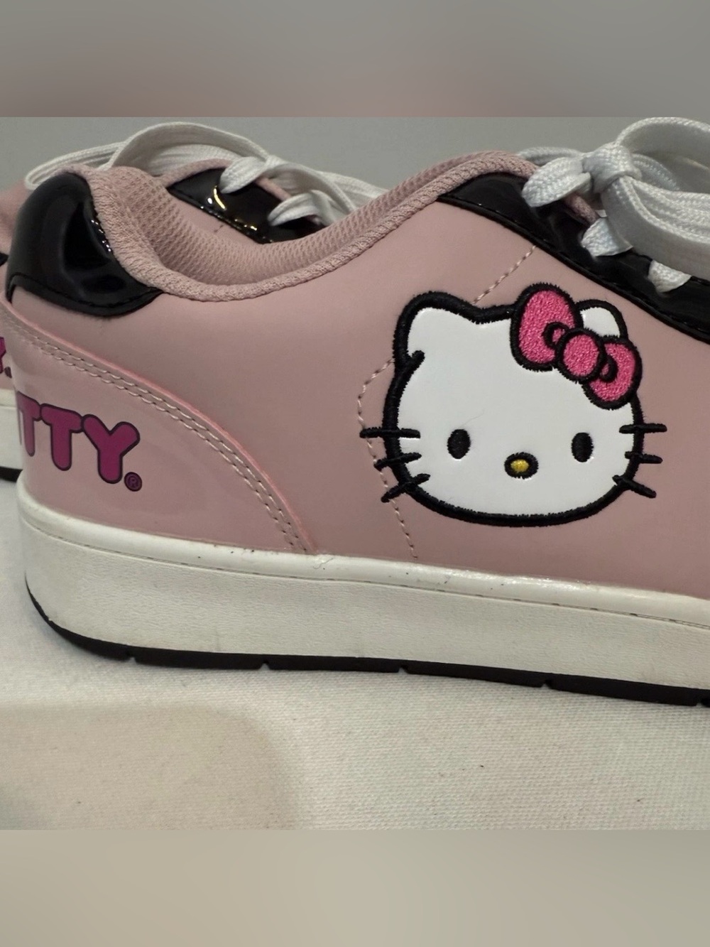 Hello Kitty Pink Women’s Size 9 Sneakers Athletic Shoes - Picture 11 of 16